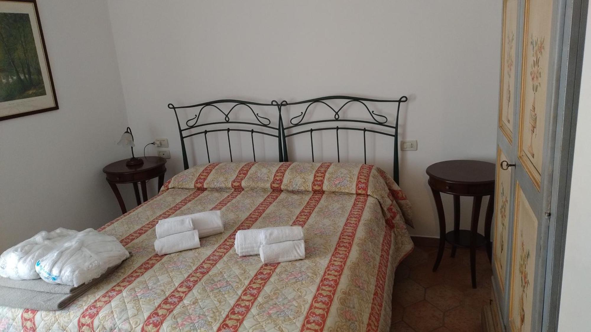 Apartamento Il Tempo Di Zia Palmira - Agriturismo Il Risveglio Imperia Habitación foto